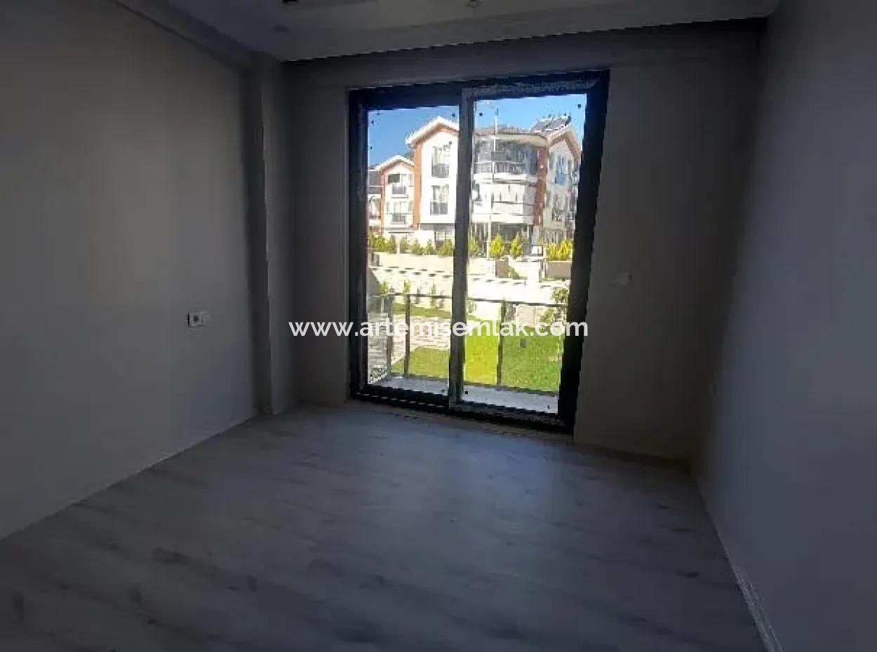 Dalaman Merkezde Havuzlu Sitede Kiralık 1+1 Dire.